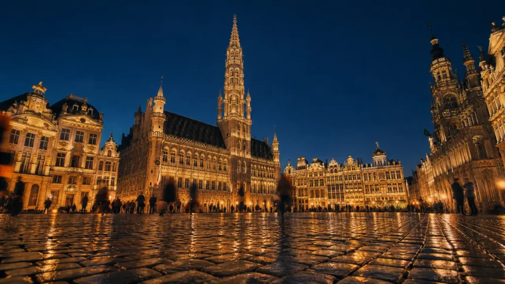 Vue Grand Place Bruxelles : Hôtel de Ville et Maison du Roi