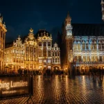 Illumination grand place Bruxelles : mapping lumineux de l’Hôtel de ville, nuit