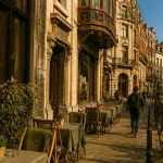 Quartier du chatelain bruxelles, rue Américaine et entrée du musée Horta, vélos et terrasses