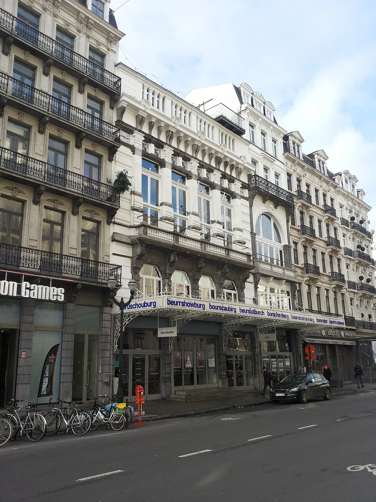 La façade du Beursschouwburg à Bruxelles.